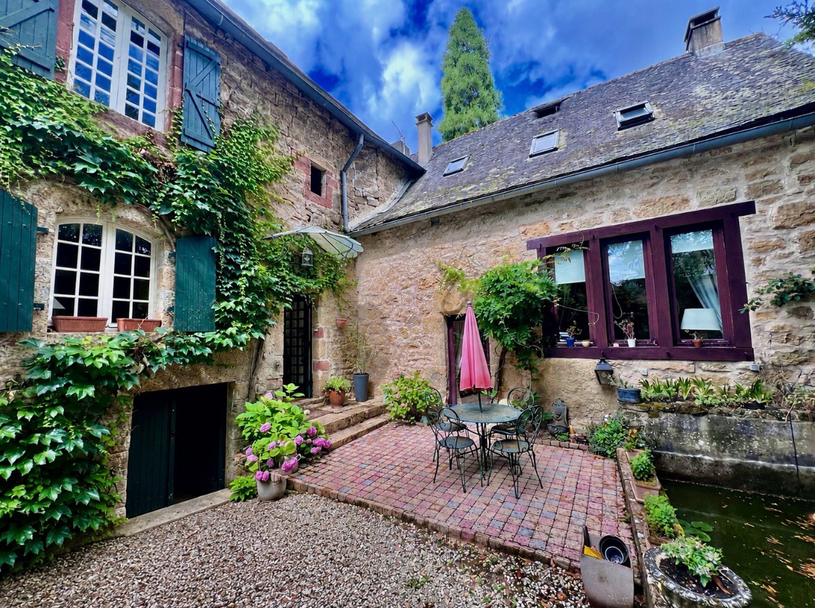 MAISON DE CARACTERE (ANCIEN PRESBYTERE)