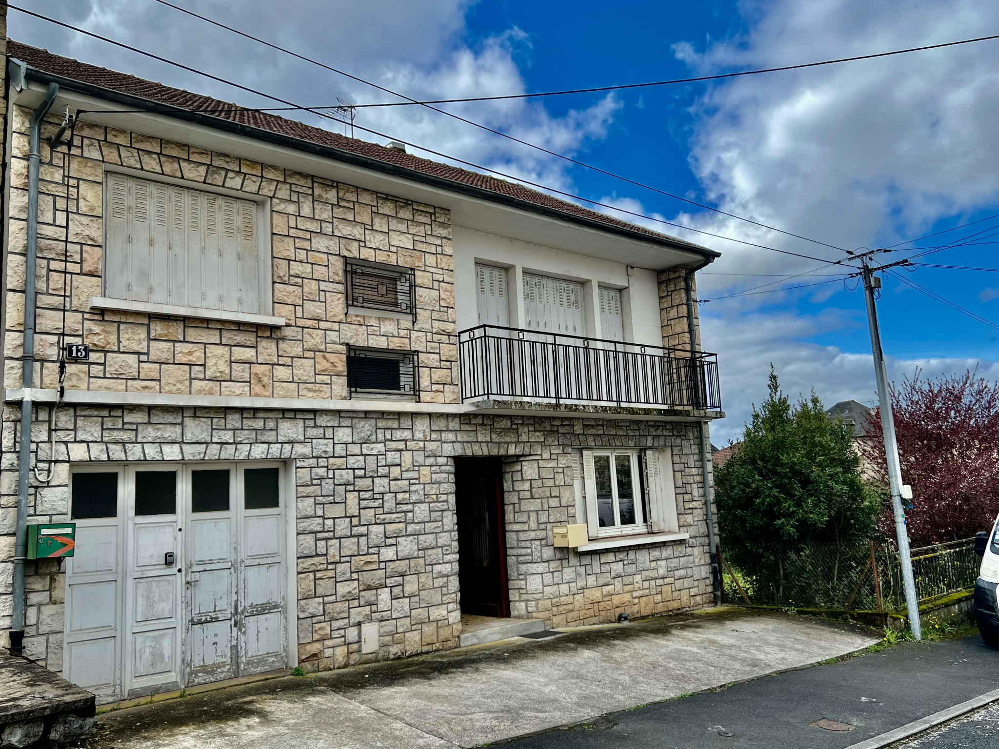 PETIT IMMEUBLE A RENOVER