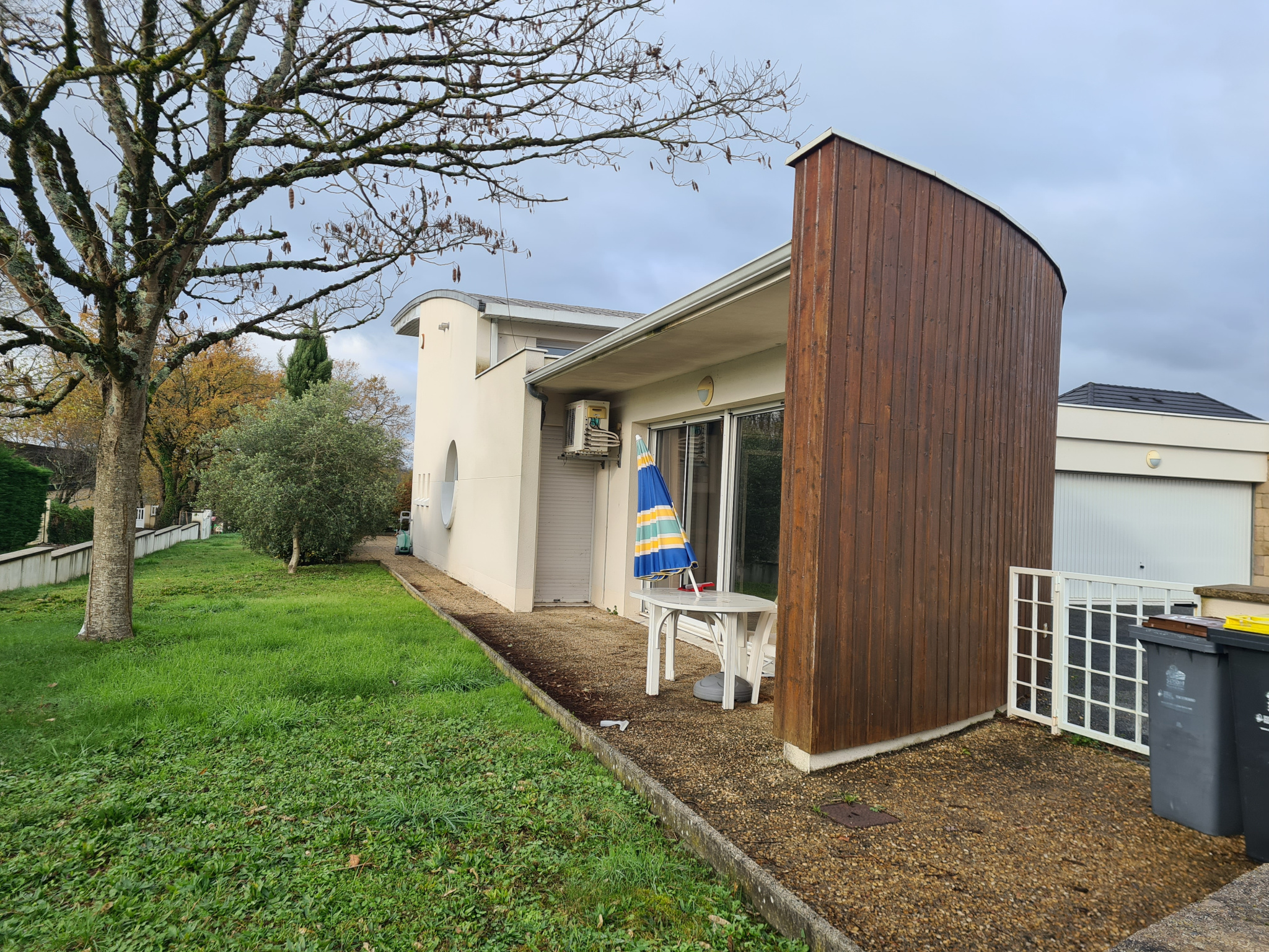 Studio meublé en rez-de-jardin toutes charges comprises